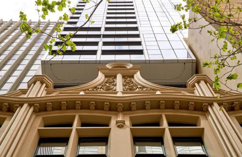 Melbourne Central Business District Apartment | Collins House Apartments by CLLIX