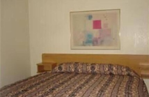 East Mesa Hotel | Colonade Motel