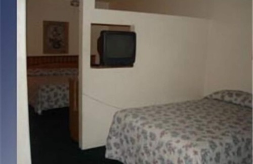 East Mesa Hotel | Colonade Motel