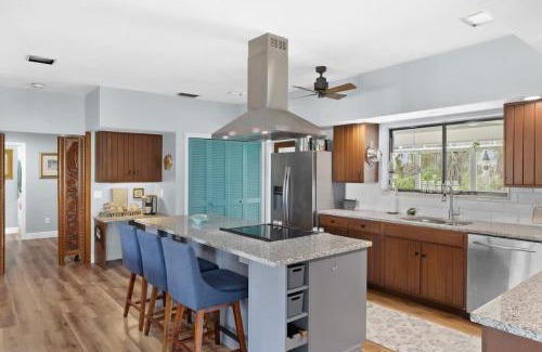Gulf Pines House | Colonel's Cottage- Sanibel Beach Retreat Fantastic Amenities
