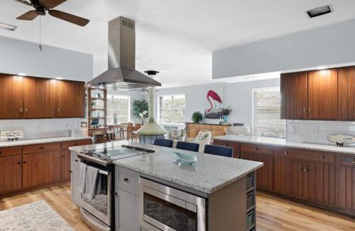 Gulf Pines House | Colonel's Cottage- Sanibel Beach Retreat Fantastic Amenities