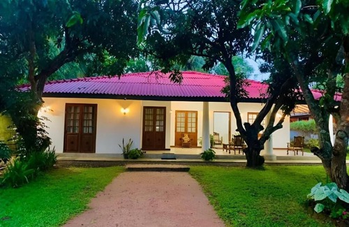 Inamaluwa Villa | Colonial 4-Bedroom Villa with Swimming Pool, A/C & WiFi Near Sigiriya Rock