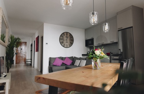 Gothic Quarter Apartment | COLONIAL CORNER ON LAS RAMBLAS WITH SEA VIEWS