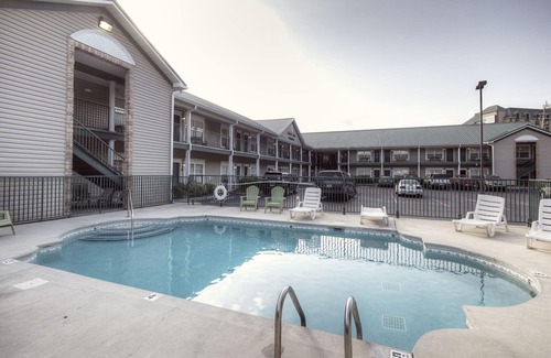 Pigeon Forge Condo | Colonial Crest 107 - Great location! - You can walk to town!