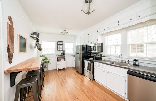 Rivermont House | Colonial Gem: Walk to Dining & Park, Near Downtown!