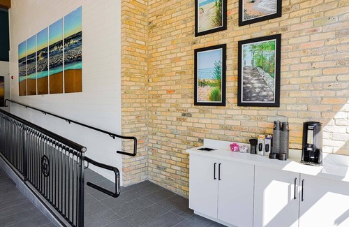 Grand Bend Cottage | Colonial Hotel & Suites - Bellevue Chalet
