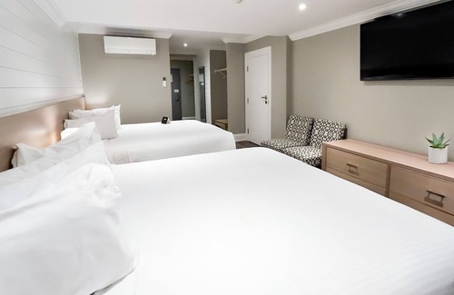 Grand Bend Hotel | Colonial Hotel & Suites - Double King
