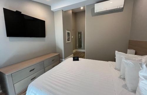 Grand Bend Hotel | Colonial Hotel & Suites