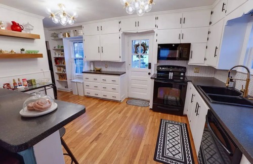 Mission House | Colonial Oasis w/Pool & Spa 🏖 Near Hwy, Sleeps 9