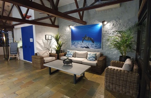 Airlie Beach Hotel | Colonial Palms Motor Inn