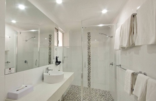 Airlie Beach Hotel | Colonial Palms Motor Inn