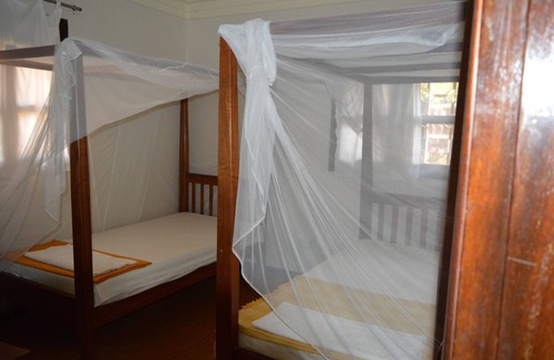 Entebbe Bed & Breakfast | Colonial Residence Bed and Breakfast Entebbe