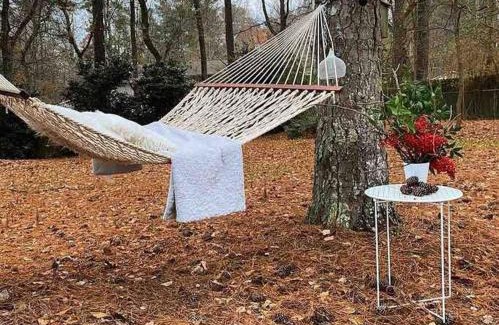 Roswell House | Colonial Stay- 7 BR-up to 14 Guests