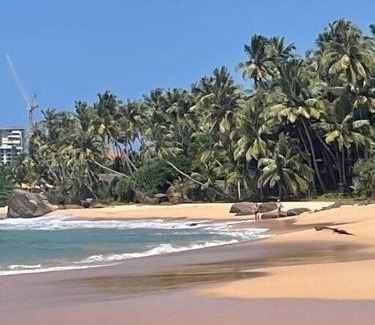 Ambalangoda Villa | Colonial Villa Oasis - 100m from Beach!