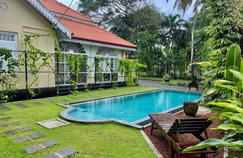 Ambalangoda Villa | Colonial Villa Oasis - 100m from Beach!
