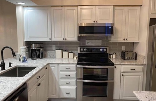 Shipyard Plantation Villa | Colonnade Club, 2 bed-2 bath-Super clean, Short walk to the Beach-by Owner!