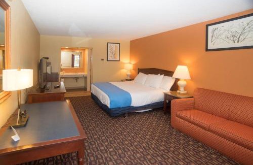 Lyndon Center Hotel | Colonnade Inn