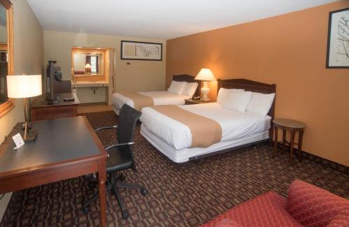 Lyndon Center Hotel | Colonnade Inn