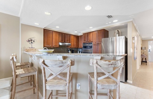 Gulf Shores Condo | Colonnades 1402 - 14th Floor Beachfront Views