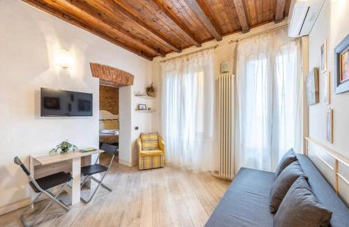 Carrobbio Apartment | Colonne's Nest - Cozy and Silent with AC