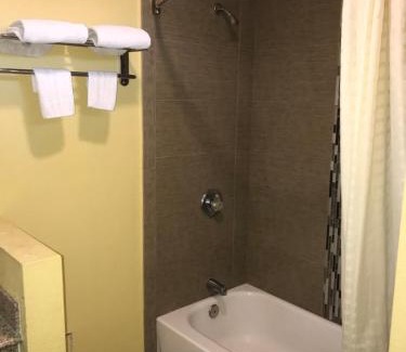Harbor Hotel | Colony Inn Motel