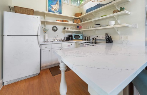 Old Town Cottage | Colony Poolside: A charming bungalow near Duval Street