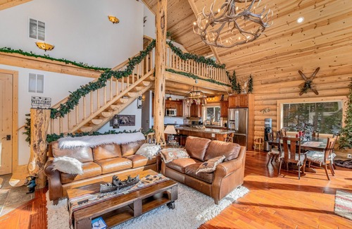 Saint Mary's Cabin | Colorado Log Home on shoreline of Silver Lake