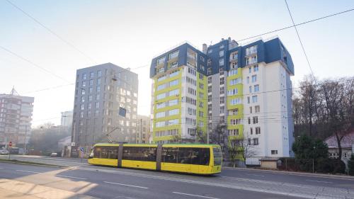 Halyts'kyi district Apartment | Colored balloons - 3 bedrooms, 3 bathrooms, equipped large apartments
