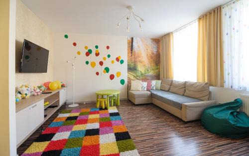 Halyts'kyi district Apartment | Colored balloons - 3 bedrooms, 3 bathrooms, equipped large apartments