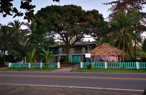 Manzanillo Bed & Breakfast | Colores seafront