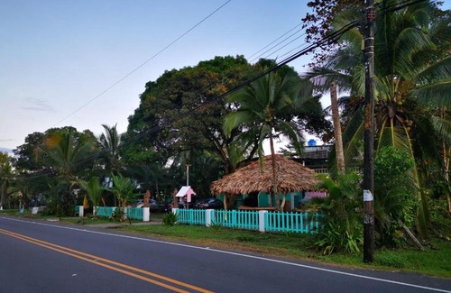 Manzanillo Bed & Breakfast | Colores seafront