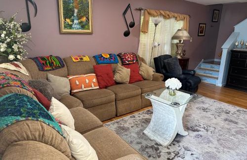North Philadelphia West House | Colorful 3 bedrooms twin home near Center
