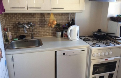 Toolo Apartment | Colorful 6th floor city studio + fast Wi-Fi