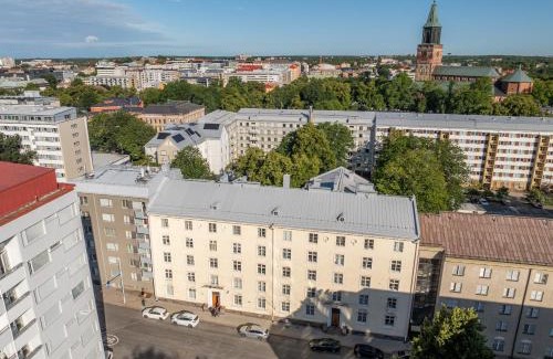 Turku Apartment | Colorful 76 m2 city centre residence with free parking
