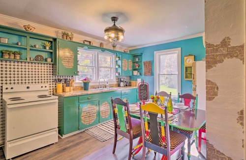 Bakersville Cottage | Colorful Bakersville Cottage: Views, Pets Allowed!