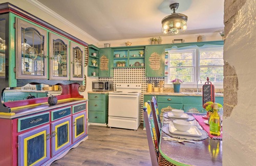 Bakersville Cottage | Colorful Bakersville Cottage: Views, Pets Allowed!