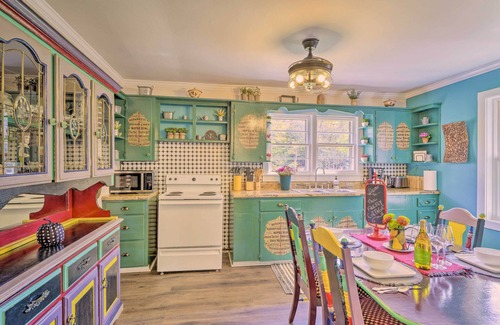 Bakersville Cottage | Colorful Bakersville Cottage: Views, Pets Allowed!