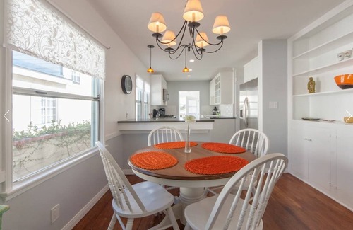 Westchester House | Colorful Boutique 3 bedroom Home -Close to Beach - LMU- Near Golf Course - LAX