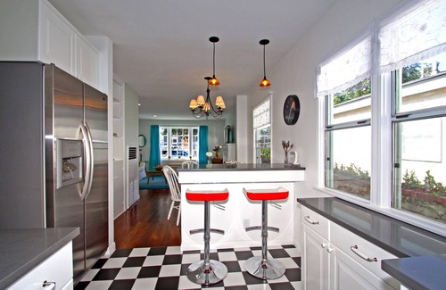 Westchester House | Colorful Boutique 3 bedroom Home -Close to Beach - LMU- Near Golf Course - LAX
