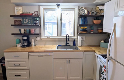 Manhattan House | Colorful & Bright Blue Ranch House close to KSU Football stadium