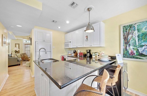Truman Annex Condo | COLORFUL COCKTAIL in the Truman Annex