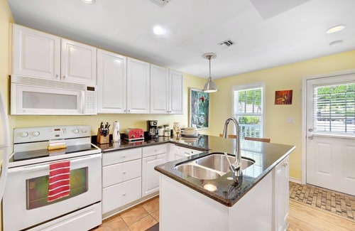 Truman Annex Condo | COLORFUL COCKTAIL in the Truman Annex