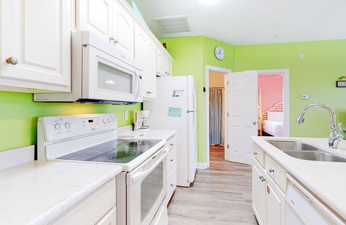 Gulf Shores House | Colorful Duplex Apartment w/Porch, WiFi & Central AC - Walk to the Beach