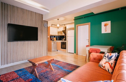 Esenyurt Apartment | Colorful Flat Near Torium and Beylikduzu Metrobus