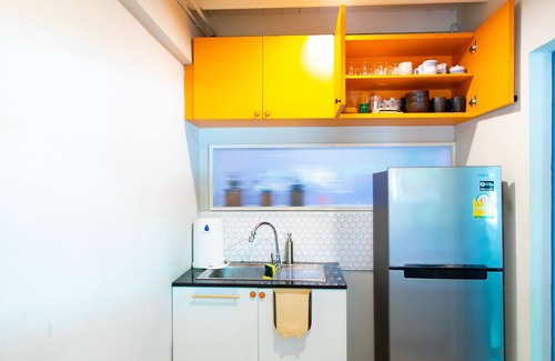 Bangkok Yai House | Colorful home near the Train station