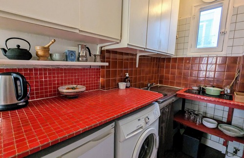 Belleville Apartment | Colorful Parisien apartment in heart of trendy Belleville