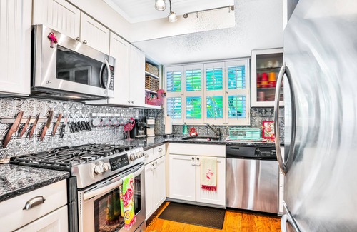 New Smyrna Beach House | Colorful, Snowbird-Friendly Townhouse with Fast WiFi, Central AC, & Washer/Dryer