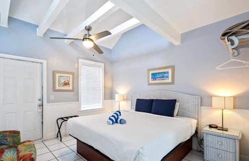 Key West Historic District Apartment | Colors on White
