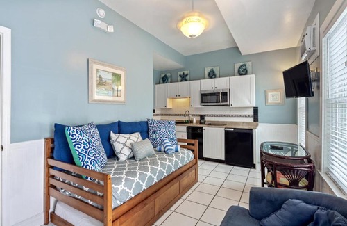 Key West Historic District Apartment | Colors on White