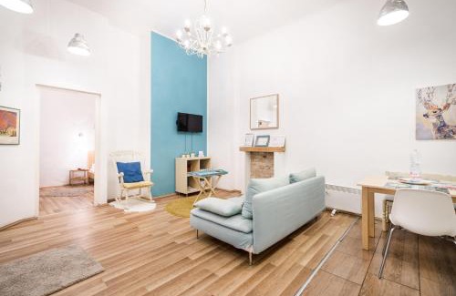Terezvaros Apartment | Colorwave Design Apartment